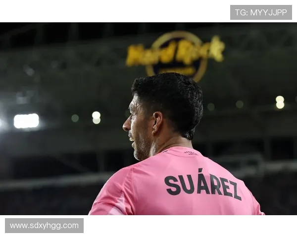 足坛传奇齐聚迈阿密！贝克汉姆温格罗纳尔多巴乔见证世俱杯历史性揭幕战(3)